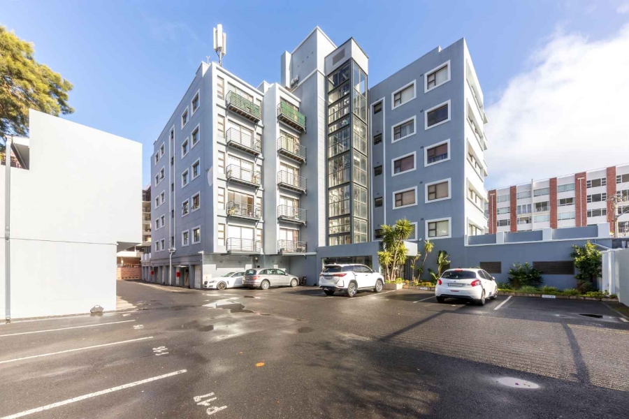 2 Bedroom Property for Sale in Sea Point Western Cape